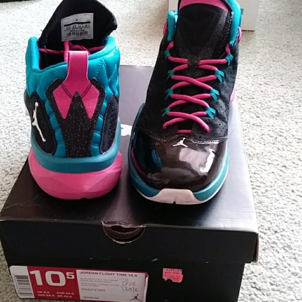 Like new sneakers
